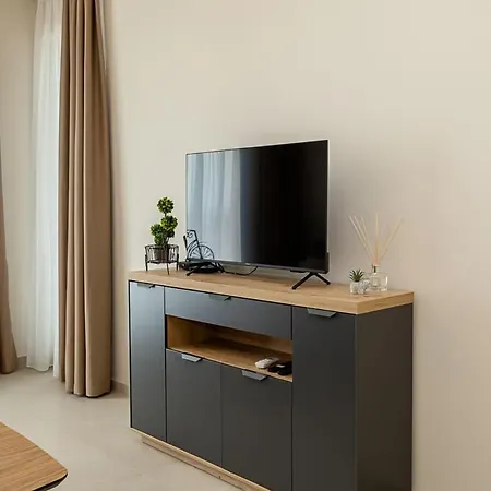 Апартаменти Modern With Balcony In C-max Center By Flat Manаger