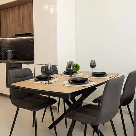 Apartment Modern With Balcony In C-max Center By Flat Manаger Warna